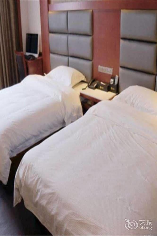 Longwang Business Hotel Liuzhou Eksteriør billede