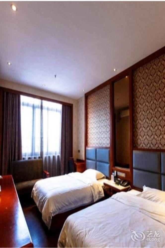 Longwang Business Hotel Liuzhou Eksteriør billede